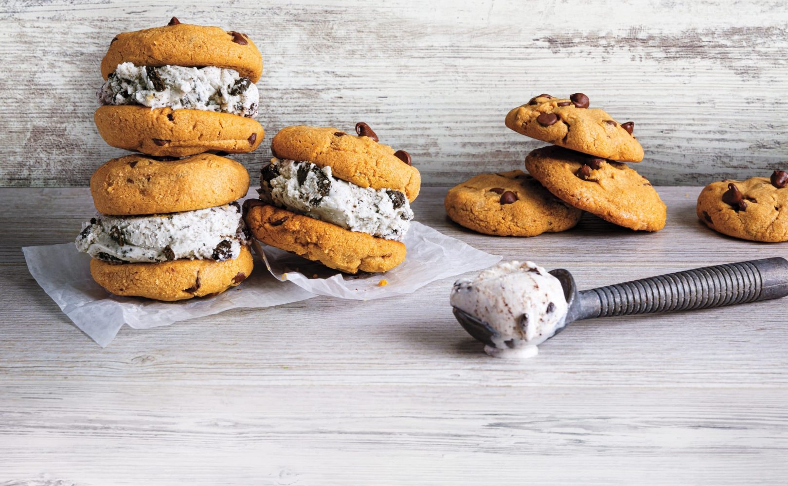 Cookies_Cream_Peanut_Butter_Ice_Cream_Sandwiches-27